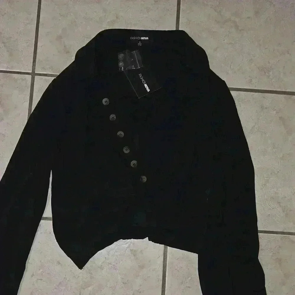 - NWT Fashionnova black button down crop shirt- Tell me the truth​